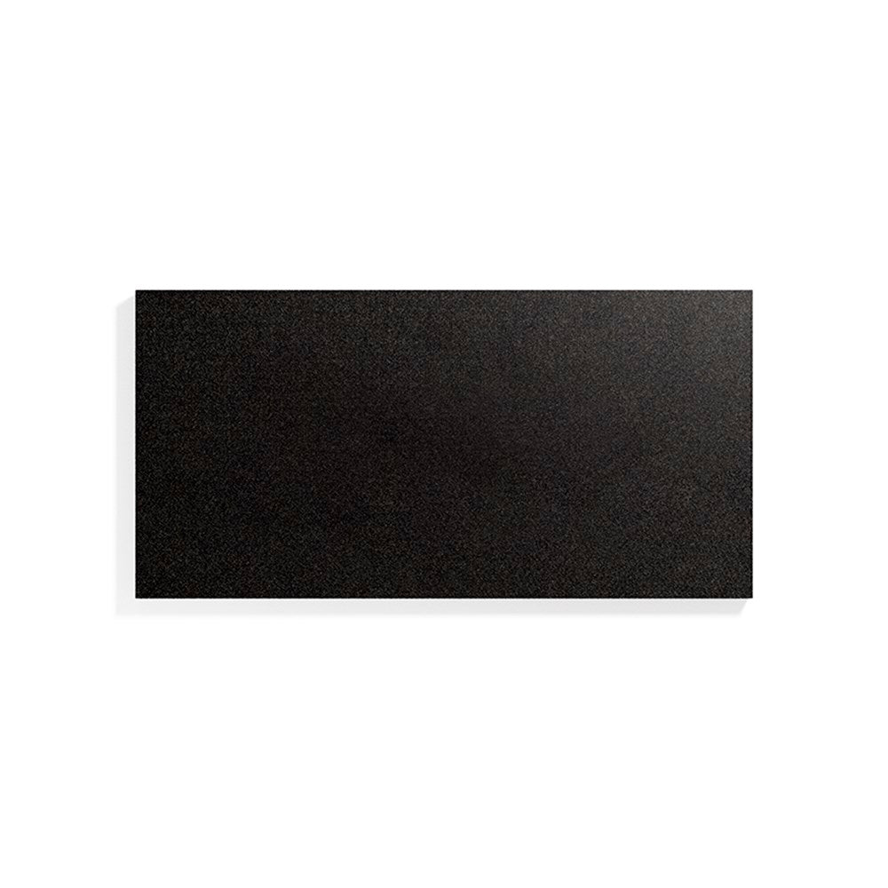 rektangulär väggabsorbent i färgen svart